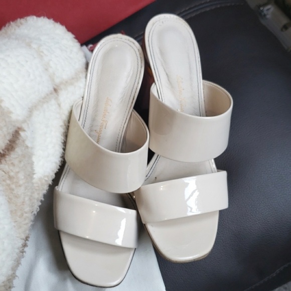 Salvatore Ferragamo pink and beige sandals. - Picture 8 of 11